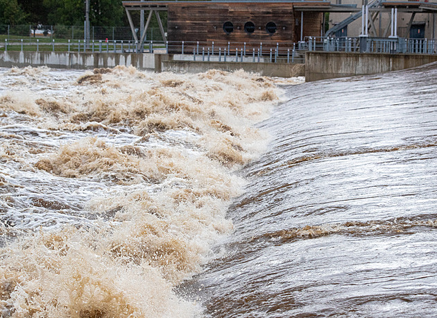 Tající sníh a déšť v Česku zvedá hladiny řek, Mandava je na prvním stupni povodně