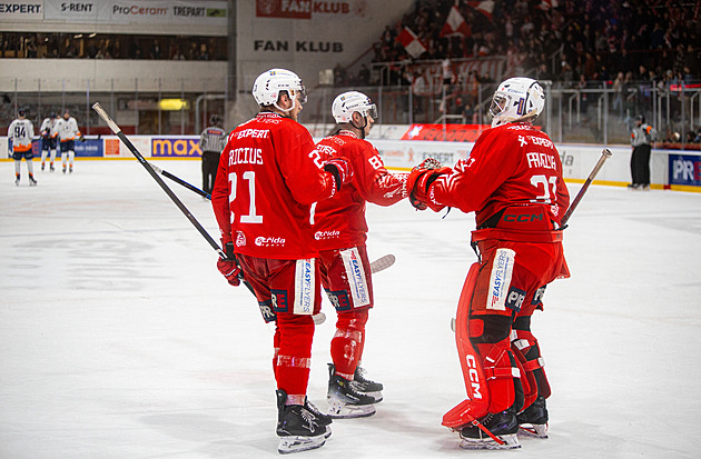 Dramatický souboj v první lize. Kolo před koncem jde do čela Slavia, přeskočila Kolín