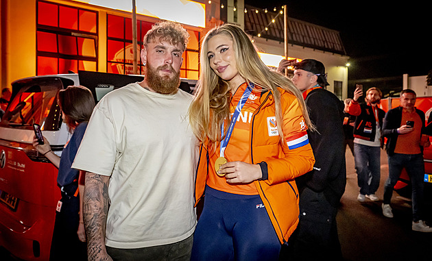 Odměna za olympijské medaile. Jake Paul daroval Leerdamové luxusní vůz