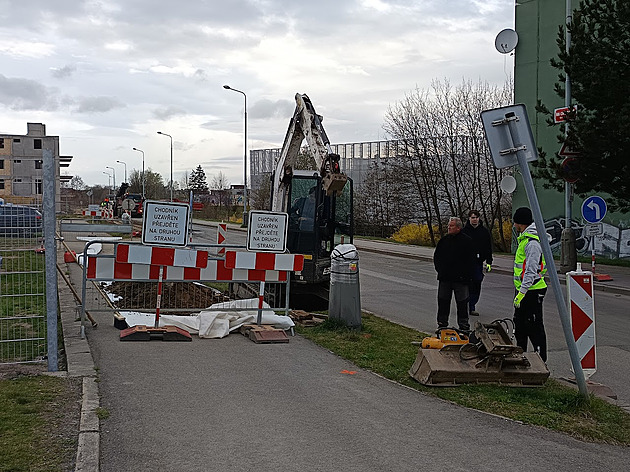 Kolaps dopravy v Řepích. Kvůli zavření krátkého úseku stojí řidiči v kolonách