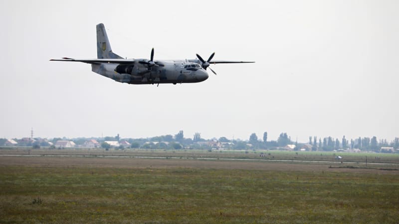 Ruský vojenský letoun se zřítil na Krymu. Narazil do skály, úřady zmiňují desítky mrtvých