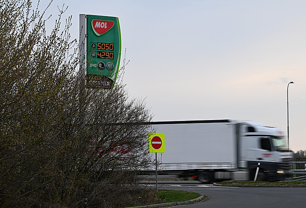 Ceny paliv dál rostou. Nafta je nejdražší za čtyři roky, benzin za více než tři