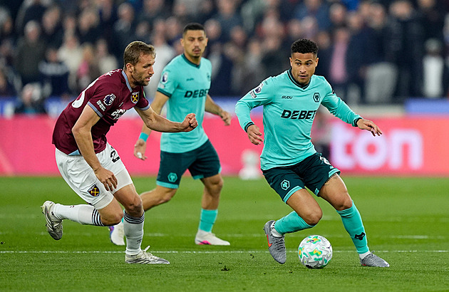 ONLINE: Záchranářský souboj v Anglii. West Ham vede nad Wolves, hrají Souček i Krejčí