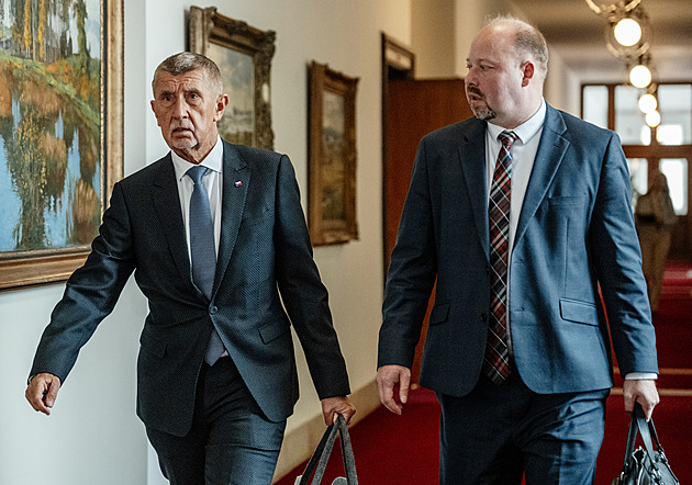 Držíme ceny pohonných hmot na nízké úrovni, řekl Babiš. Zákon je umožní regulovat