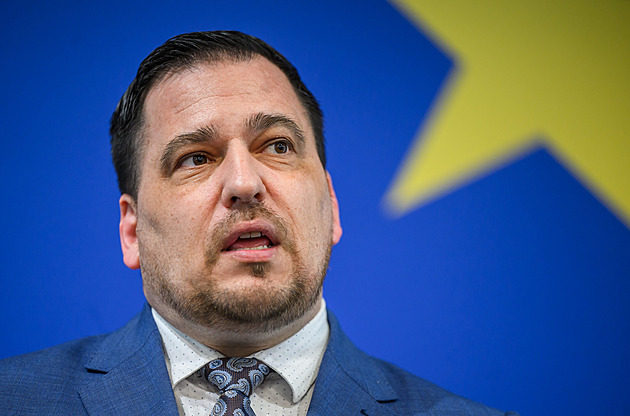 Zdechovský nesouhlasí s vyřazením z aktivních záloh. Obrátil se na Ústavní soud