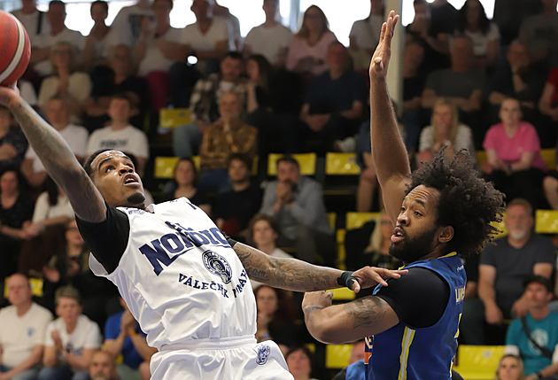 Dawes vystřílel Děčínu výhru v El Nordicu i čtvrtfinále, do předkola se propadl Písek