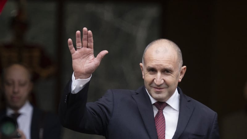 Volby v Bulharsku ovládl proruský exprezident. Radev je označován za „nového Orbána v EU“
