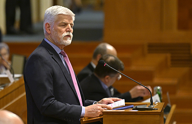 Česko neplní výdaje na obranu, zkritizoval Pavel. Trvá na účasti na summitu NATO