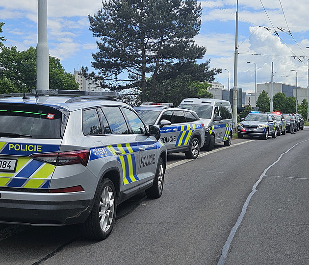 V Pardubicích evakuují školu. Policie poblíž řeší fyzický konflikt, zadržela podezřelého