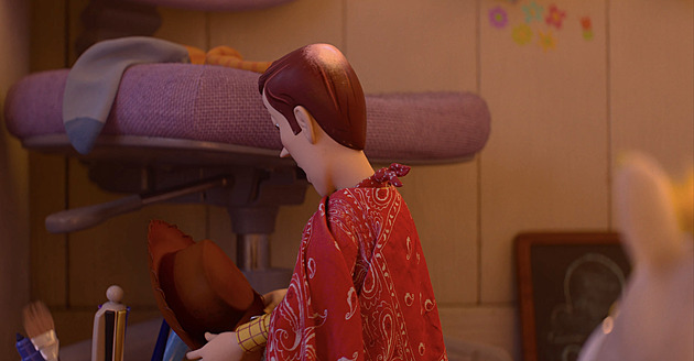 I hračky stárnou. Woody v novém Toy Story nabral na váze a marně zakrývá pleš