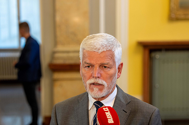 Pavel po pár minutách opustil jednání vlády. O summitu NATO totiž nerozhodla