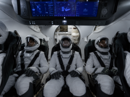 Astronauti se ukryli v Dragonu. NASA popsala nové potíže s únikem vzduchu na ISS