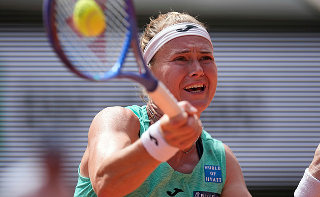 V českém derby uspěla Bouzková, v Nottinghamu ji čeká i druhé kolo